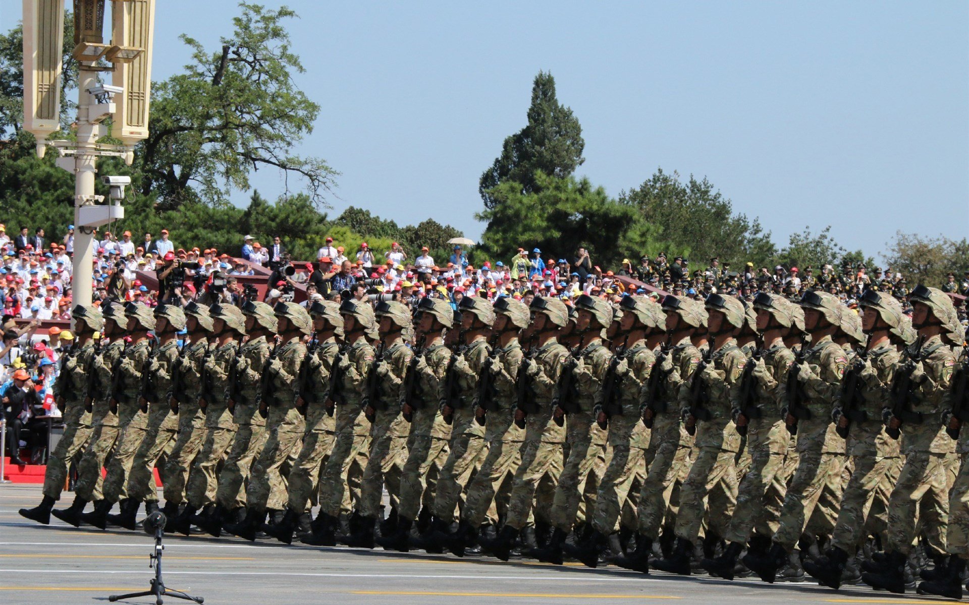 校园足球师资继续培训渠道匮乏，校园足球师资培训制度
