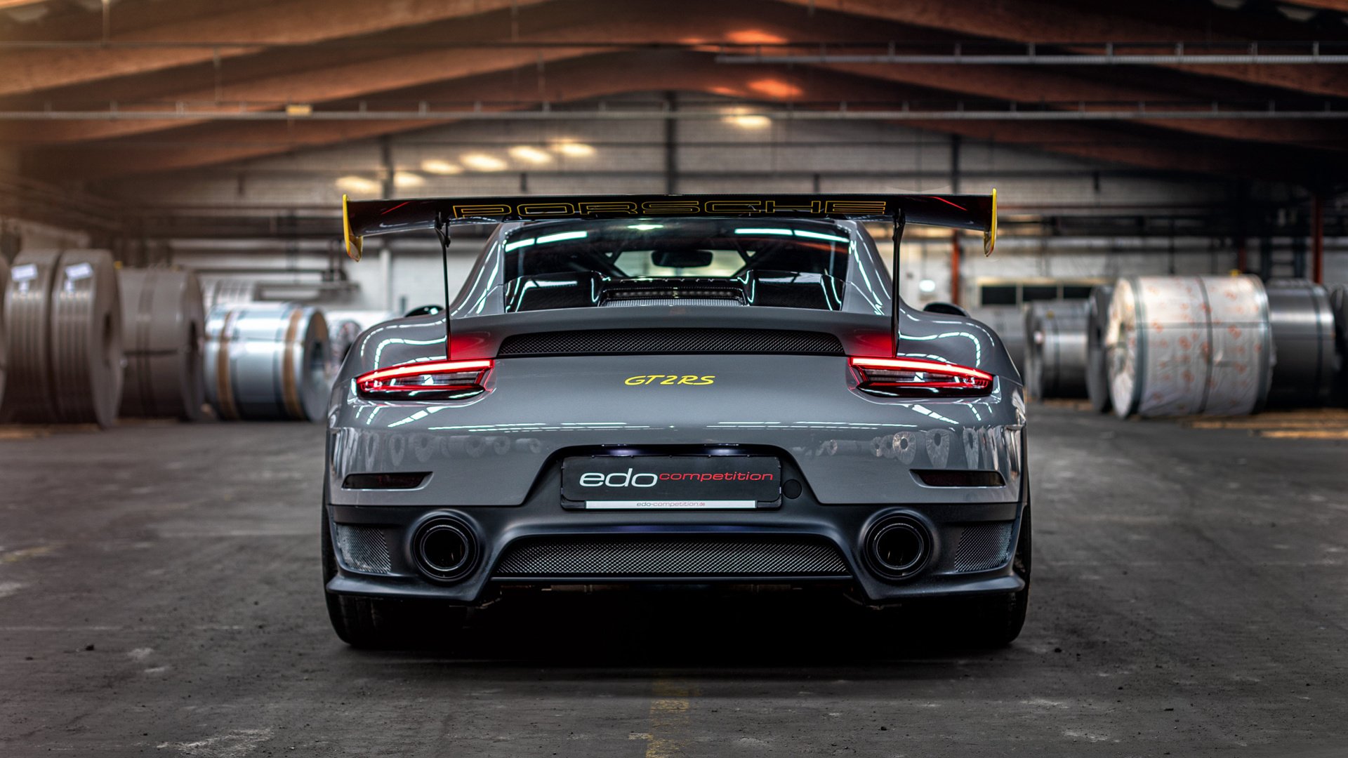 全黑队通过配合默契的突破迅速拉开比分差距,全黑通关